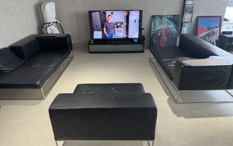 SHOWROOM04